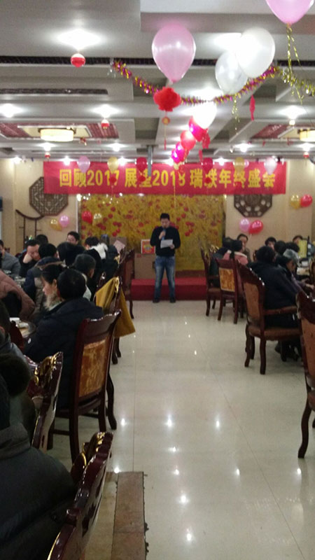 车间主任王壮发表讲话